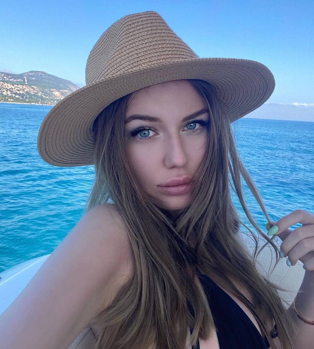 Алина привлекальеная девушка из Вологды цена от 3000 руб