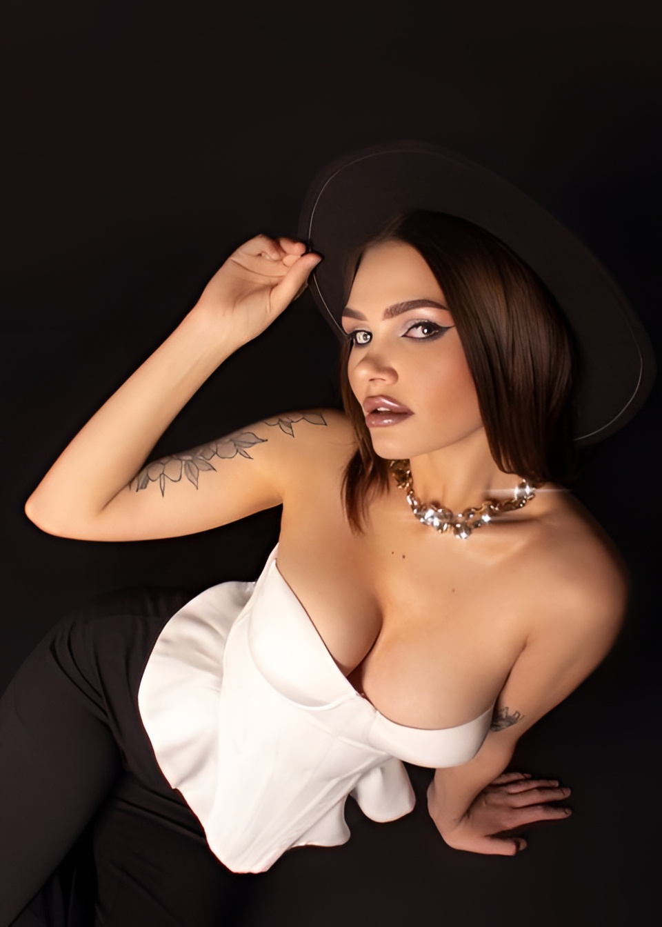 Яна привлекательная девушка из Вологды цена от 6000 руб